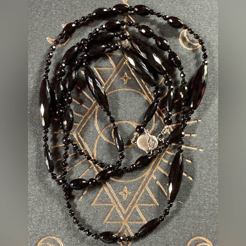 🖤Pre-Owned but Excellent Condition The Darkening Bloodmilk Jewels Strand🖤